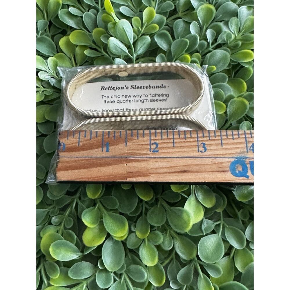 Vintage Bettejon's of Dallas Gold Colored Sleevebands In Original Packaging - Picture 6 of 6